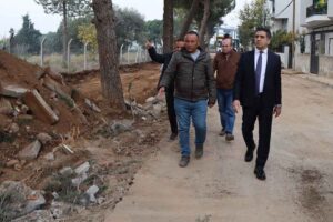 Menderes Belediyesi, yol yapım çalışmalarına aralıksız şekilde devam ediyor. Belediye