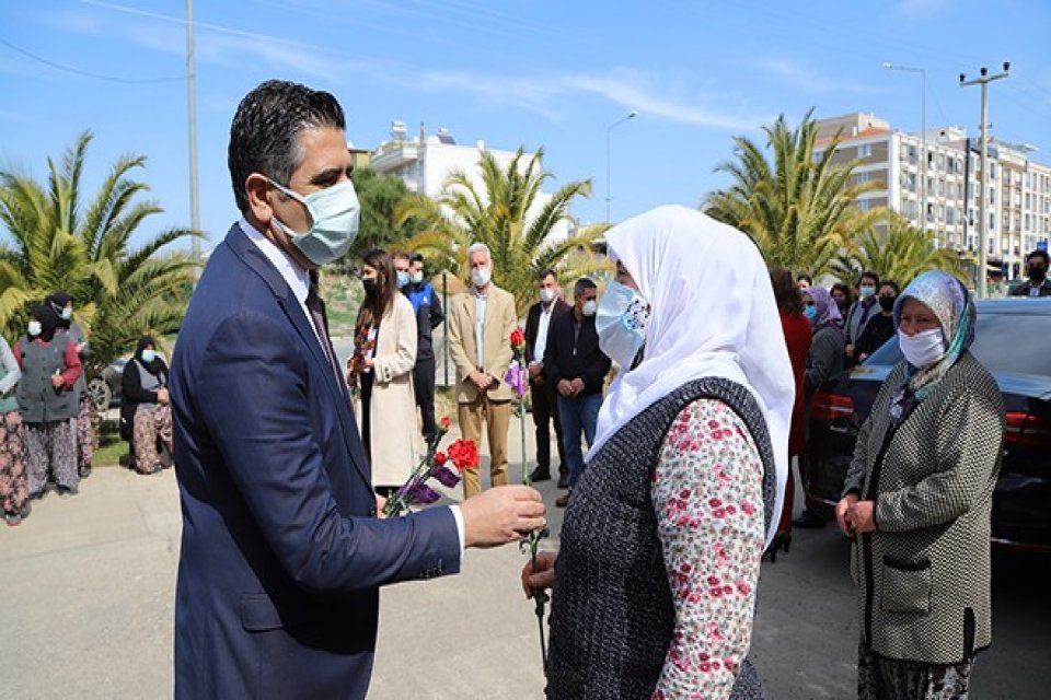 Menderes Belediye Başkanı Mustafa Kayalar, 8 Mart D&uuml;nya Emek&ccedil;i Kadınlar