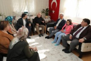 Ramazan Bayramı dolayısıyla Bayram ziyaretleri ger&ccedil;ekleştiren Menderes Belediyesi Başkan V.