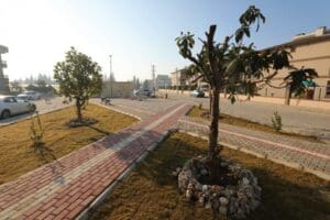 Menderes Belediyesi Park ve Bah&ccedil;eler M&uuml;d&uuml;rl&uuml;ğ&uuml;ne bağlı ekipler Kemalpaşa ve
