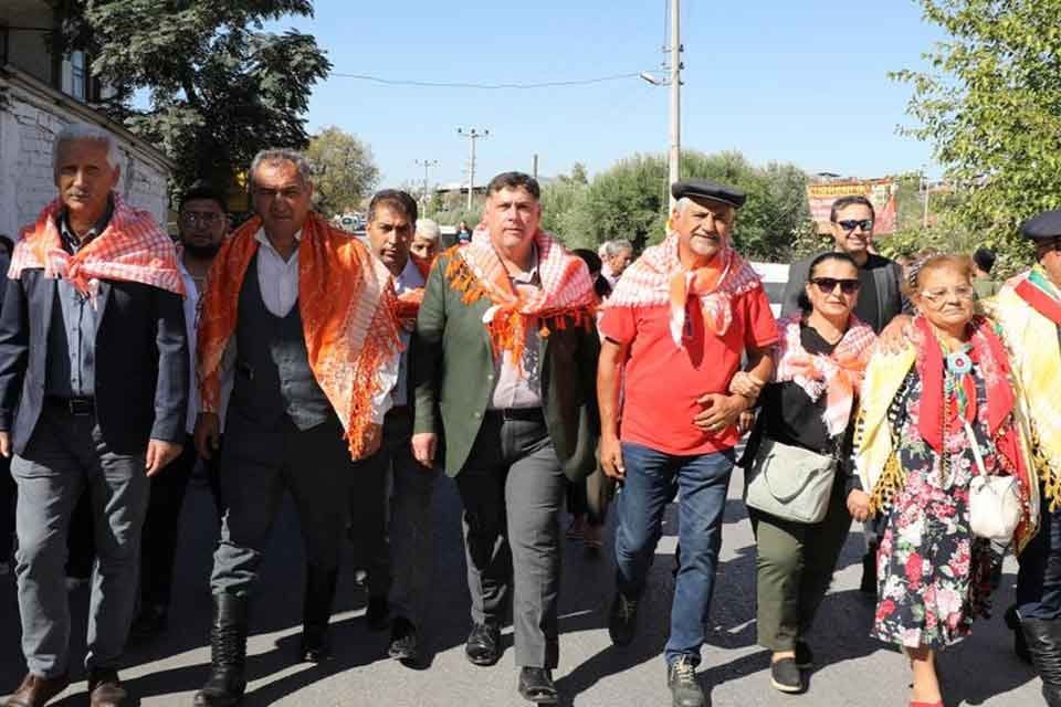 Menderes Belediyesi ve Menderes Tekeli Y&ouml;r&uuml;kleri K&uuml;lt&uuml;r ve Dayanışma Derneği