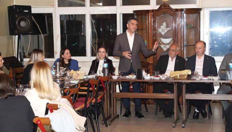 Menderes'te yuvarlak masa… 6 siyasi partiden birlik mesajı