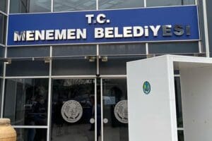Yetki devri ve maaş krizi sonrası İzmir'de g&uuml;ndem olan Menemen