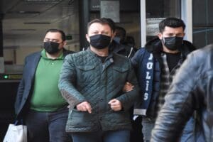 &nbsp; İzmir'in Menemen Belediyesi'ne y&ouml;nelik d&uuml;zenlenen yolsuzluk operasyonu kapsamında eski