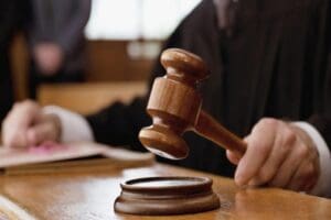 Menemen Belediyesi'nde başlatılan soruşturma kapsamında tutuklanan Başkan Serdar Aksoy&rsquo;un ilk