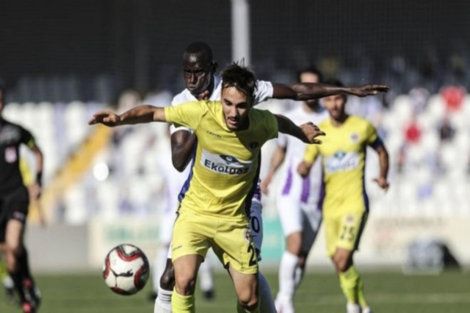 TFF 1'inci Lig'de k&uuml;mede kalma m&uuml;cadelesi veren Menemenspor cumartesi g&uuml;n&uuml;