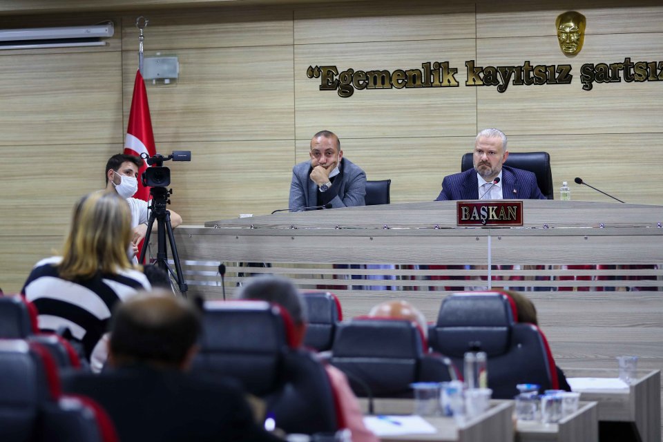 Menemen Belediyesi Meclisi'nin Mayıs ayı toplantısında gergin anlar yaşandı. Cumhur