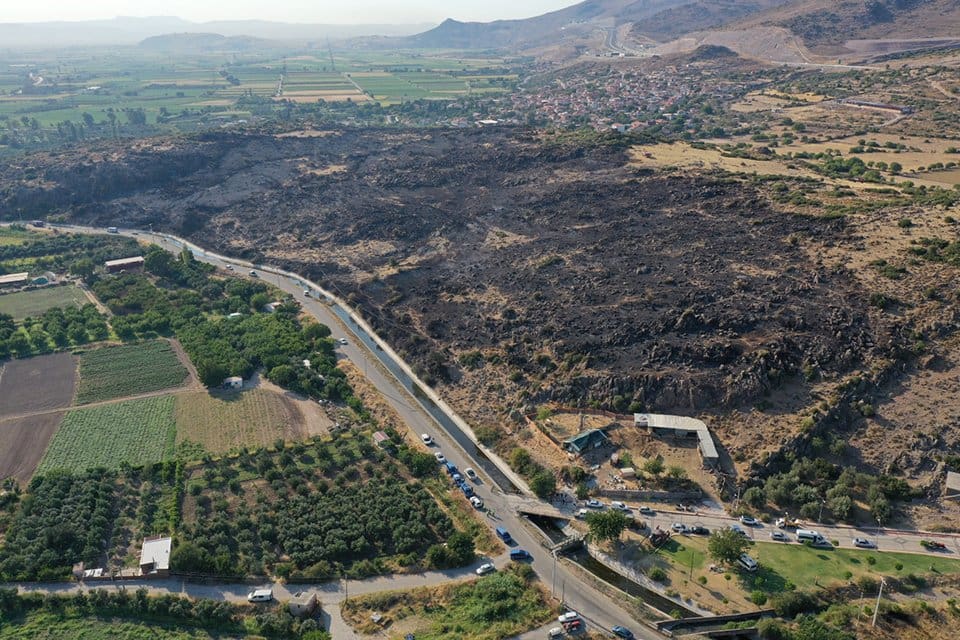 Menemen il&ccedil;esine bağlı Doğak&ouml;y&rsquo;deki makilik alanda saat 15.00 civarlarında yangın