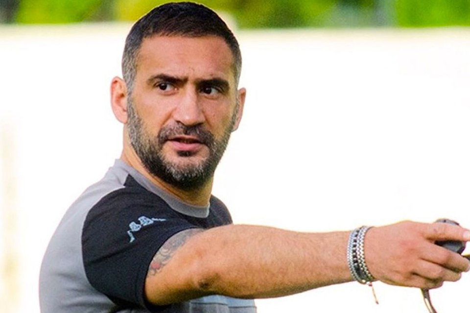 TFF 1. Lig ekiplerinden Menemenspor'un teknik direkt&ouml;r&uuml; &Uuml;mit Karan ve