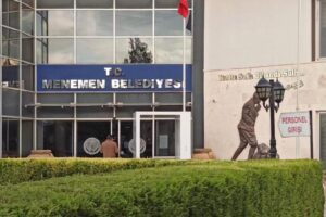 Menemen Belediye Başkanı Serdar Aksoy’un tutuklanmasının ardından Menemen’de başlayan başkan