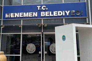 Menemen’de eski CHP’li Hasan Ünal ile CHP Menemen ilçe yöneticilerinden