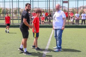 Menemen Belediyesi tarafından çocuk ve gençlerin yaz aylarında sporla içi