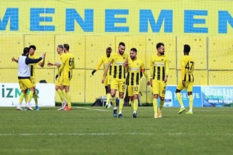 TFF 1'inci Lig'de deplasmanda İstanbulspor'a 4-0 yenilen Menemenspor alt sıralardan