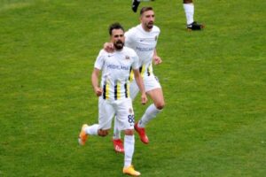 TFF 1'inci Lig'de ge&ccedil;en hafta evinde Bereket Sigorta &Uuml;mraniyespor'la 1-1