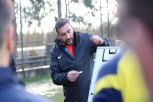 TFF 1. Lig ekiplerinden Menemenspor'un teknik direkt&ouml;r&uuml; &Uuml;mit Karan, ramazan