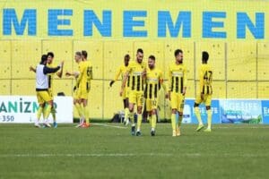 TFF 1'inci Lig yeni sezon hazırlıklarını s&uuml;rd&uuml;ren Menemenspor, golc&uuml; arayışlarını
