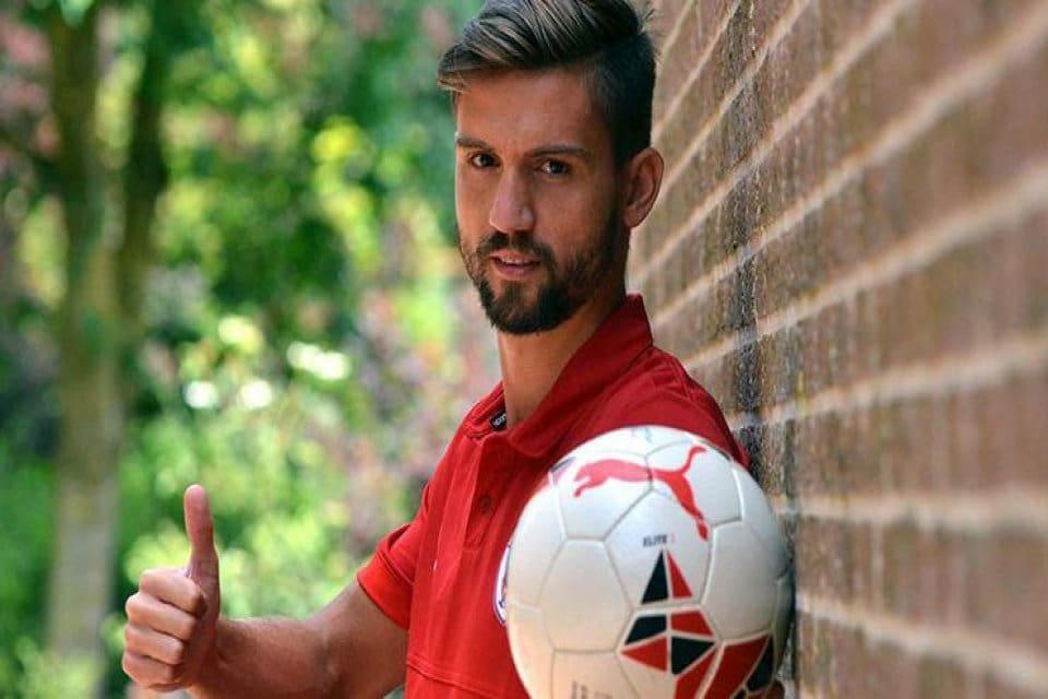 TFF 1'inci Lig ekiplerinden Menemenspor, transferde &ccedil;alışmalarını hızlandırdı.&nbsp; &nbsp;Adanasporlu orta