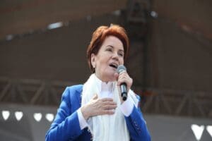 İYİ Parti Genel Başkanı Meral Akşener, Erzurum Cumhuriyet Caddesi&rsquo;nde miting