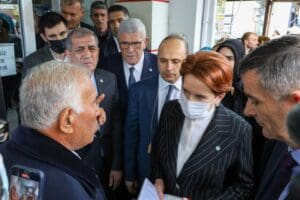 İYİ Parti lideri Meral Akşener'in, s&uuml;rd&uuml;rd&uuml;ğ&uuml; yurt gezileri kapsamındaki son