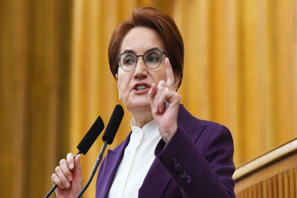 &Ouml;ğretmen atamalarıyla ilgili iktidara tepki g&ouml;steren İYİ Parti lideri Akşener,