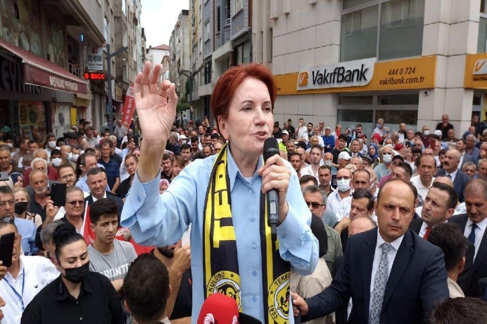 İYİ Parti lideri Meral Akşener, &ldquo;Gen&ccedil;lerimiz &uuml;lkeyi terk ediyor. D&uuml;n