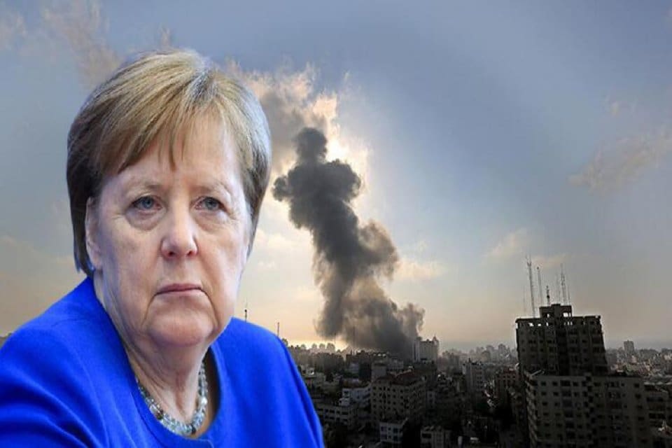 Almanya Başbakanı Angela Merkel, g&uuml;nlerdir İsrail saldırıları ile karşı karşıya
