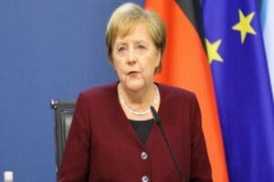 Almanya Başbakanı Merkel, &uuml;&ccedil; milyonu aşkın Suriyeli sığınmacıyı barındıran T&uuml;rkiye'ye