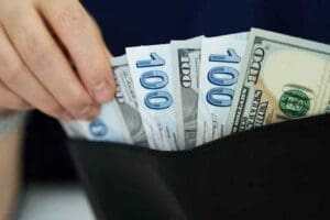 Merkez Bankası anketinde piyasanın dolar ve enflasyon beklentisinde sert artış