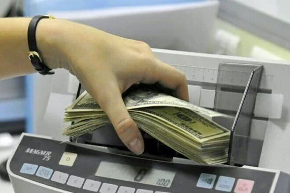 Yabancı para zorunlu karşılık oranları 200 baz puan artırıldı. Vadesiz