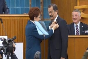 'Merkez sağın &ouml;nemli isimlerinden biri' olarak tanımlanan eski bakan L&uuml;tfullah