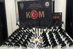 Mersin Emniyet M&uuml;d&uuml;rl&uuml;ğ&uuml; ekipleri ve &Ouml;zel Harek&acirc;t polislerinin dron desteğinde
