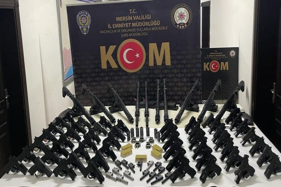 Mersin Emniyet M&uuml;d&uuml;rl&uuml;ğ&uuml; ekipleri ve &Ouml;zel Harek&acirc;t polislerinin dron desteğinde