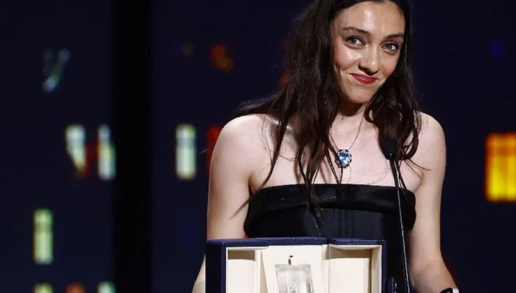 Merve Dizdar, Cannes Film Festivali’nde en iyi kadın oyuncu ödülünü aldı: Konuşması geceye damga vurdu