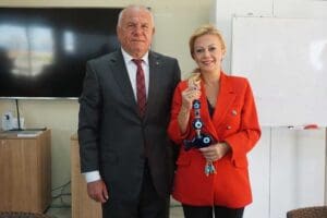 Kemalpaşa Belediye Başkanı Rıdvan Karakayalı, İzmir Gazeteciler Cemiyeti (İGC) Başkanı