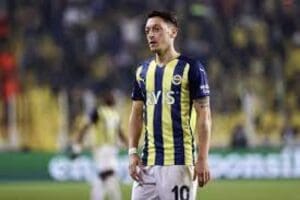 S&uuml;per Lig'in 11. haftasında deplasmanda Konyaspor ile karşılaşacak Fenerbah&ccedil;e'de Mesut