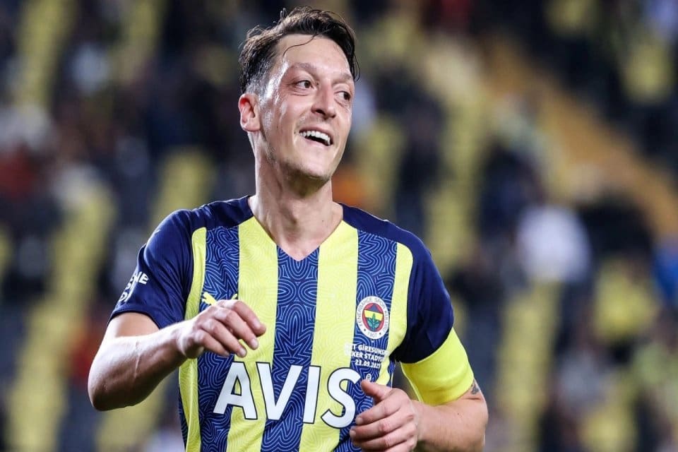 Mesut &Ouml;zil emeklilik kararı aldı. Yıldız oyuncu sosyal medya hesabından