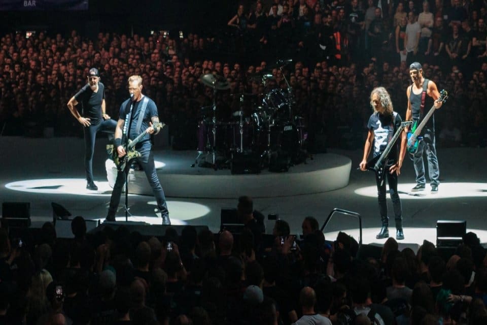 Tanınmış heavy metal grubu Metallica Kahramanmaraş merkezli deprem i&ccedil;in 250