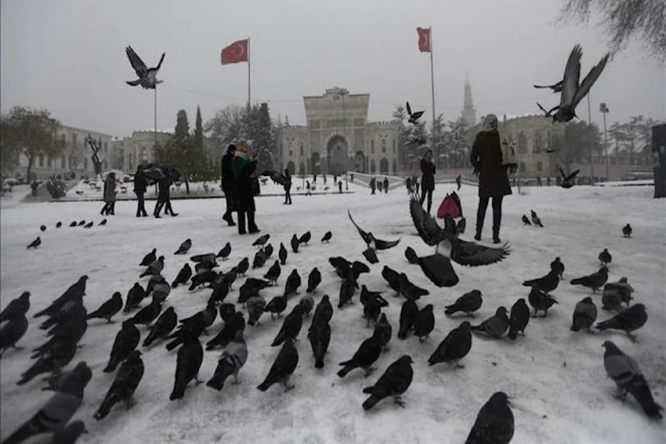 Meteoroloji Genel M&uuml;d&uuml;rl&uuml;ğ&uuml; 21 il i&ccedil;in kar yağışı uyarısında bulundu.