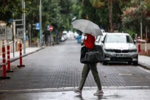 Meteoroloji, bir&ccedil;ok ilde etkili olması beklenen g&ouml;k g&uuml;r&uuml;lt&uuml;l&uuml; sağanak yağışlara
