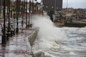 Meteoroloji, Ege Denizi'nde esen fıtınanın yarından itibaren fırtınaya d&ouml;n&uuml;şeceği konusunda