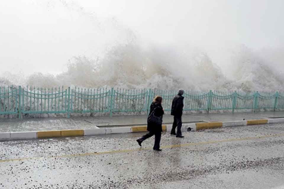 Meteoroloji, bug&uuml;n Ege ve Akdeniz'in batısı i&ccedil;in fırtına ve kuvvetli