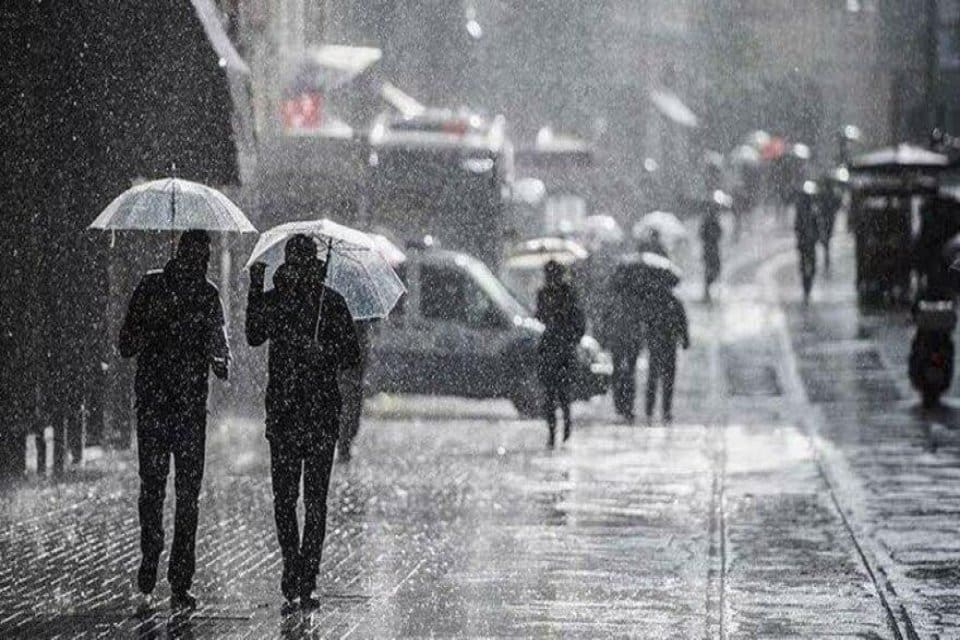 Meteoroloji g&uuml;ncel hava durumu tahmin raporunu yayımladı. Buna g&ouml;re; İstanbul,