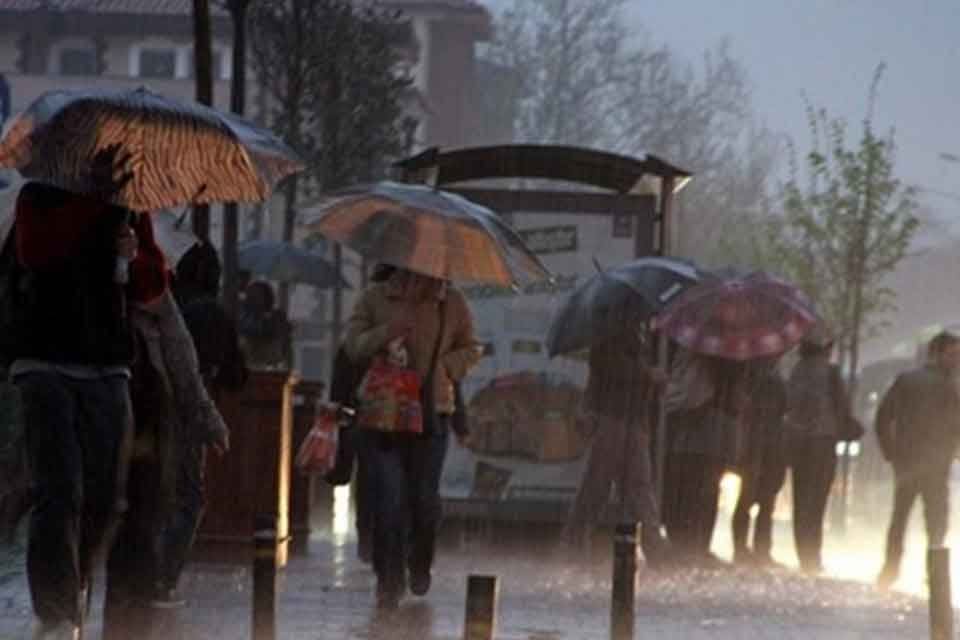 Meteoroloji Genel M&uuml;d&uuml;rl&uuml;ğ&uuml;'nden alınan tahminlere g&ouml;re, yurdun genelinin par&ccedil;alı ve