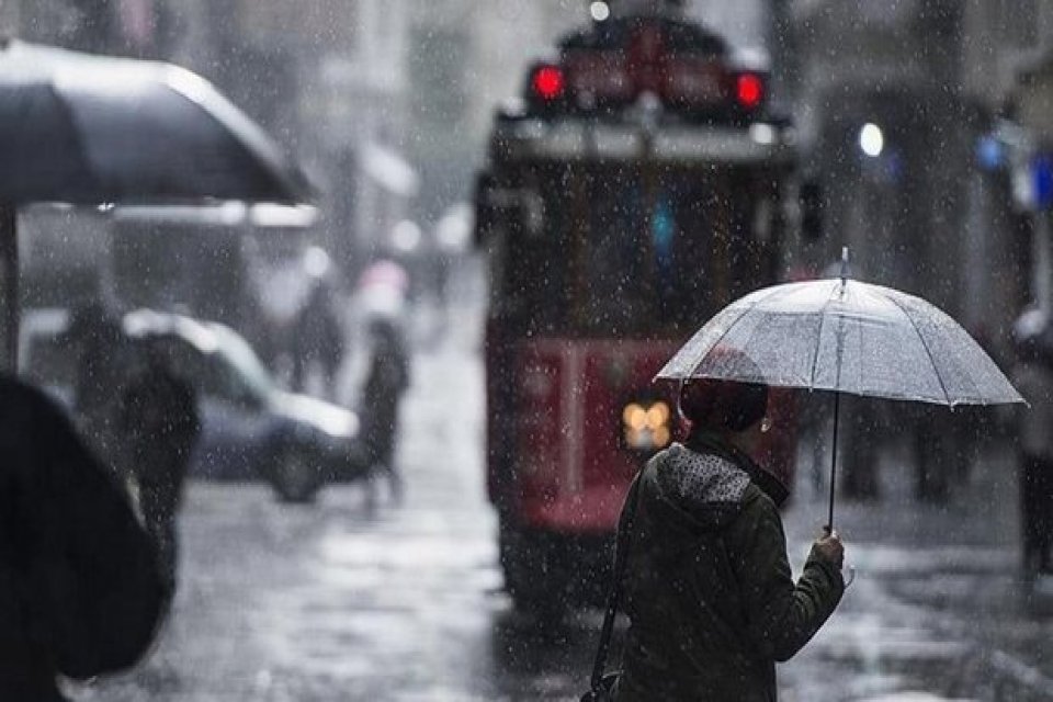 Meteoroloji, 12 Eyl&uuml;l hava durumu raporunu yayımladı. Rapora g&ouml;re İstanbul