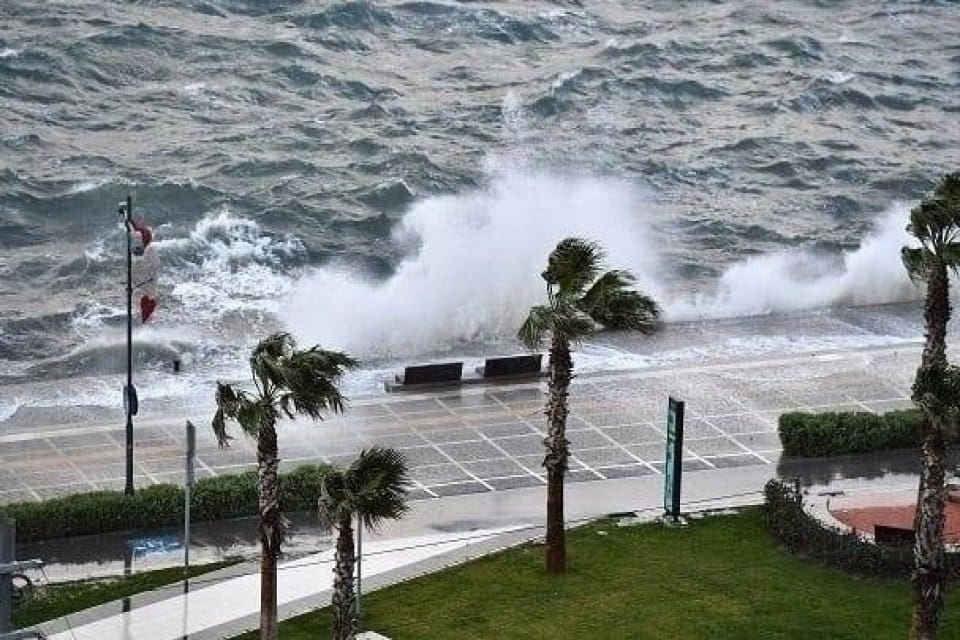 Meteoroloji Genel M&uuml;d&uuml;rl&uuml;ğ&uuml;'nden yapılan a&ccedil;ıklamaya g&ouml;re &Uuml;lkemiz genelinin &ccedil;ok bulutlu,