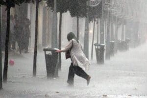 Meteoroloji Genel M&uuml;d&uuml;rl&uuml;ğ&uuml;'n&uuml;n tahminlerine g&ouml;re bug&uuml;n bir&ccedil;ok şehirde sağanak yağış