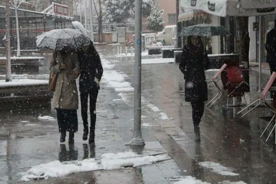 Meteoroloji Genel M&uuml;d&uuml;rl&uuml;ğ&uuml; tarafından yayınlanan tahminlere g&ouml;re yurdu saran yağışlar
