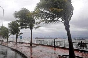 Meteoroloji Genel M&uuml;d&uuml;rl&uuml;ğ&uuml; akşam saatlerinden itibaren Batı Akdeniz'de fırtına beklendiğini