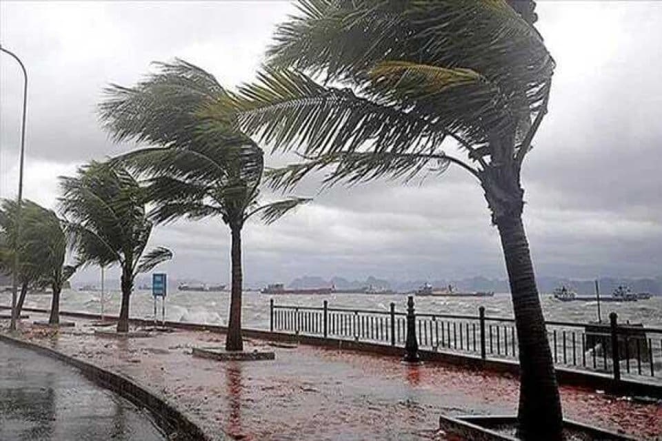 Meteoroloji Genel M&uuml;d&uuml;rl&uuml;ğ&uuml; akşam saatlerinden itibaren Batı Akdeniz'de fırtına beklendiğini