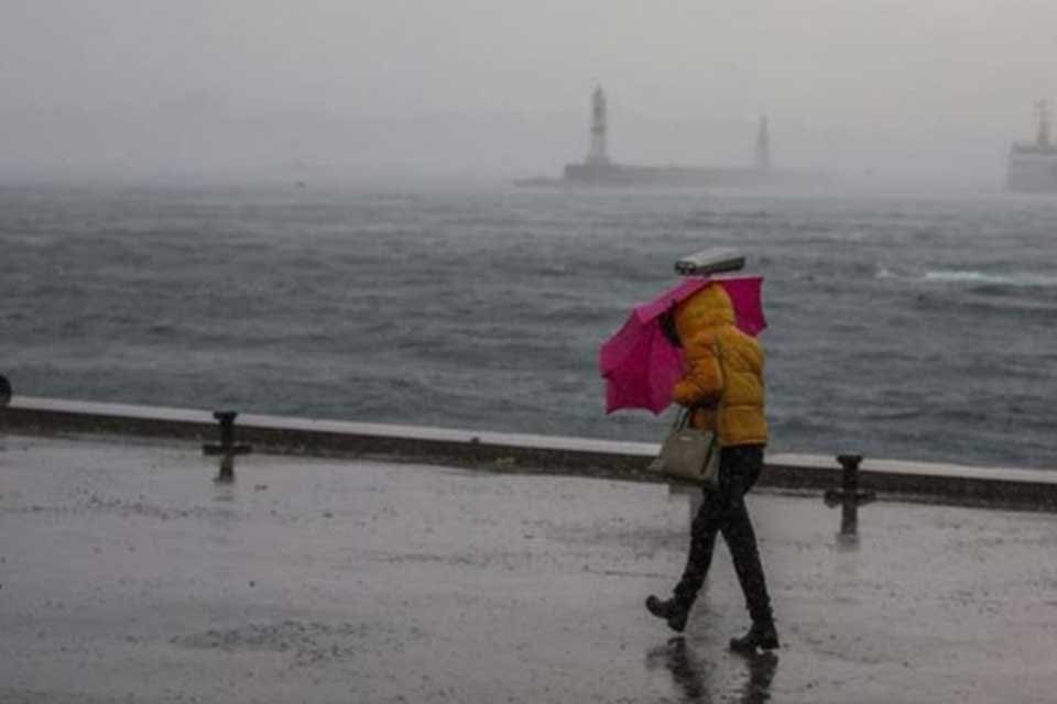 Meteoroloji Genel M&uuml;d&uuml;rl&uuml;ğ&uuml; kuvvetli r&uuml;zgar ve yağış nedeniyle İstanbul ve